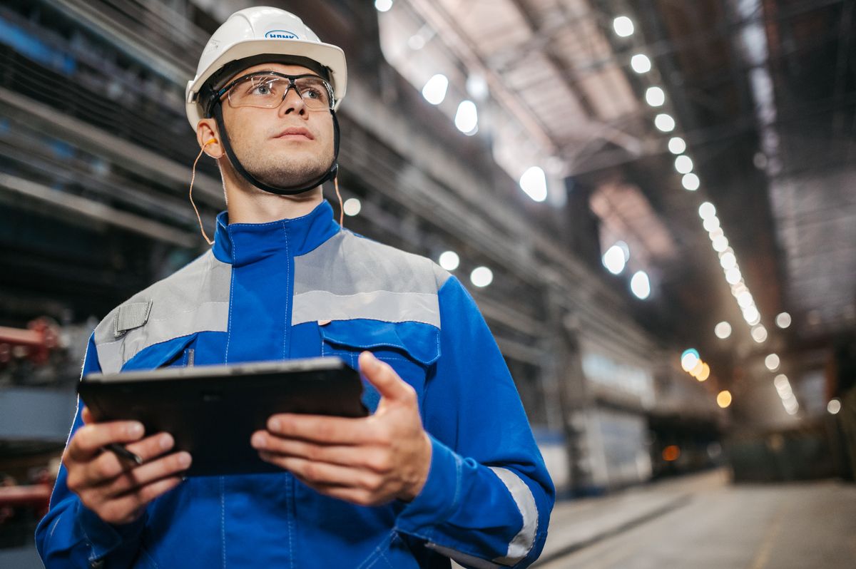 Plant manager using a tablet on the factory floor
